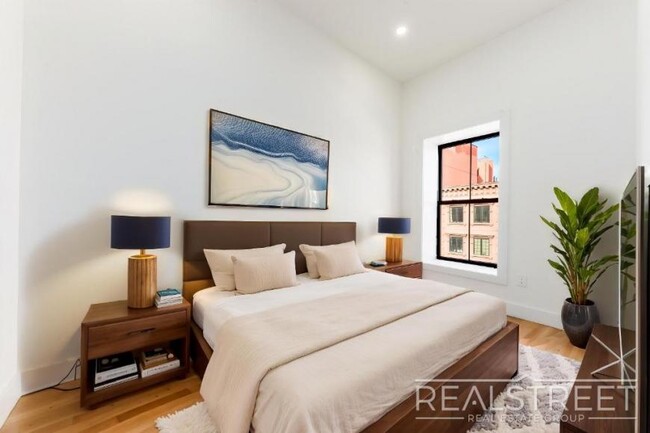 Building Photo - 4 bedroom in BROOKLYN NY 11216