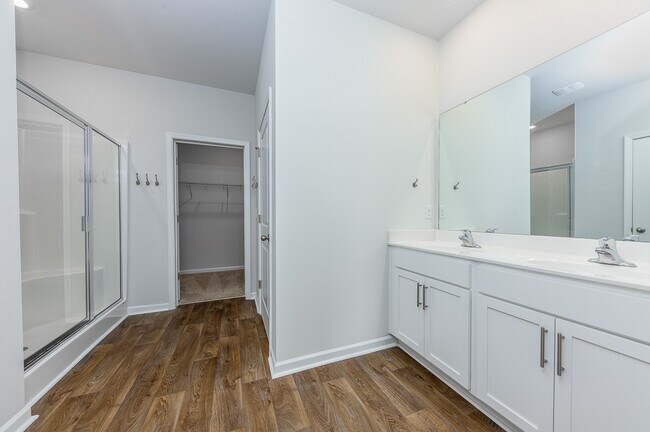 Foto del edificio - 527 Dakota Rd