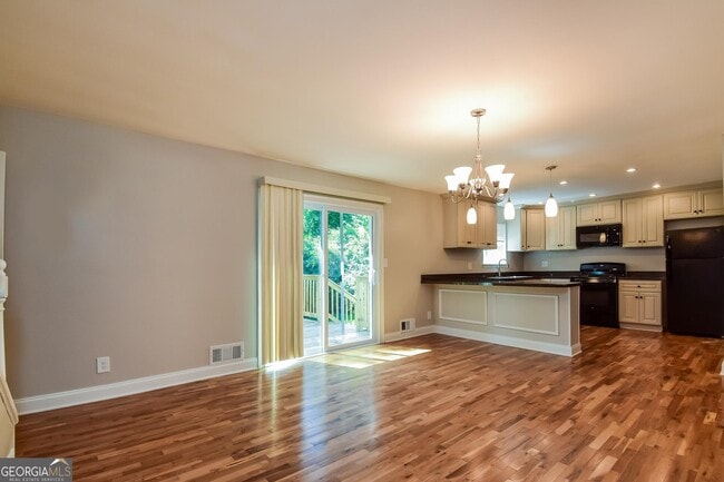 Building Photo - 5485 Deerfield Trail
