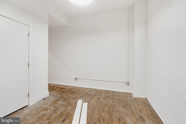 Building Photo - 1853 N Howard St