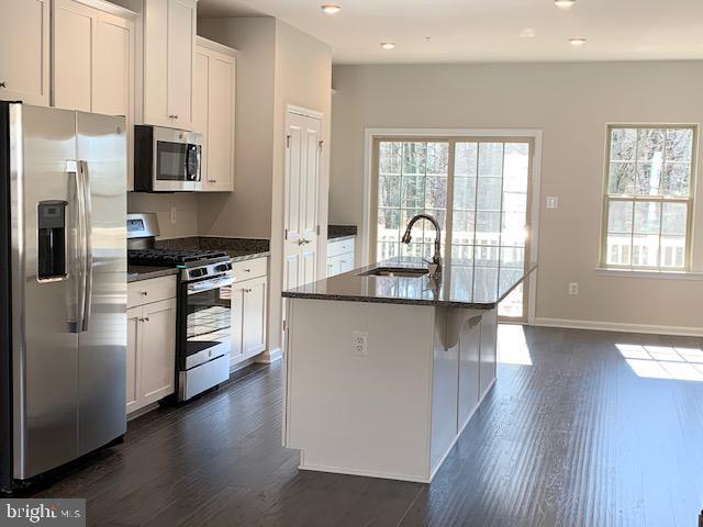 Building Photo - 3201 Laurel Hl Rd