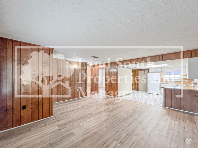 Foto del edificio - 711 W Daughtery Rd