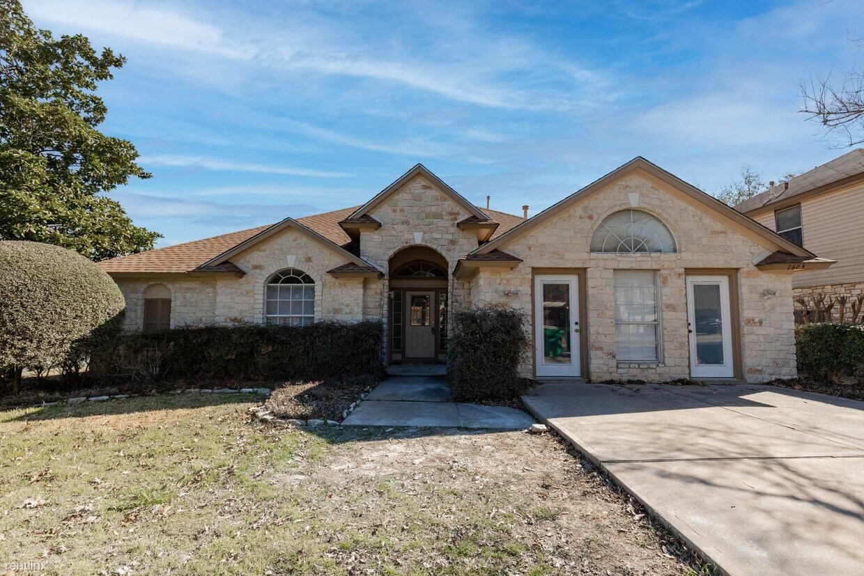 Primary Photo - 4 br, 2 bath House - 2605 Buckeye Trl
