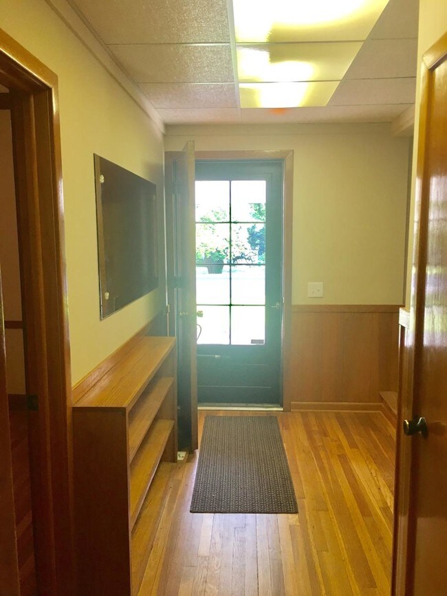 Building Photo - 5008 Parish Dr