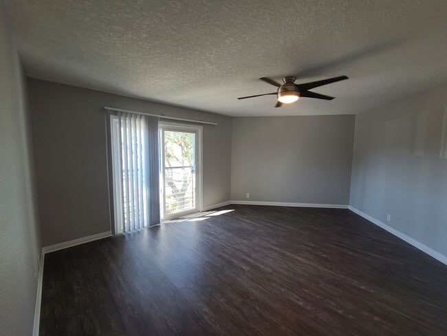 Interior Photo - The Circle Apartments at Long Beach