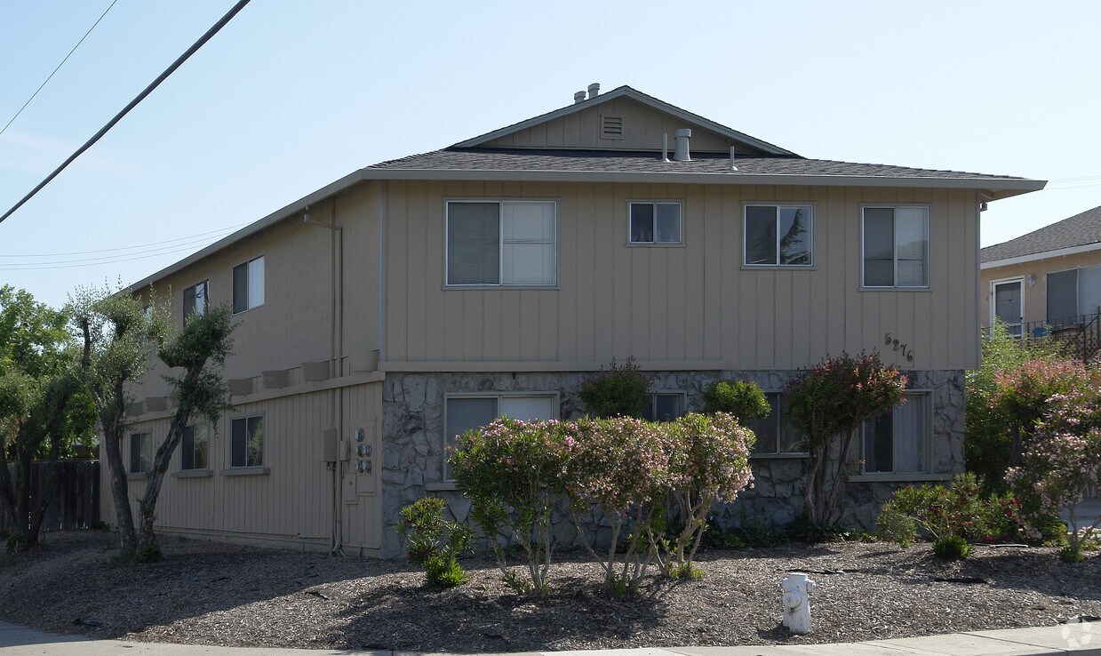 Building Photo - 5276 Balhan Ct