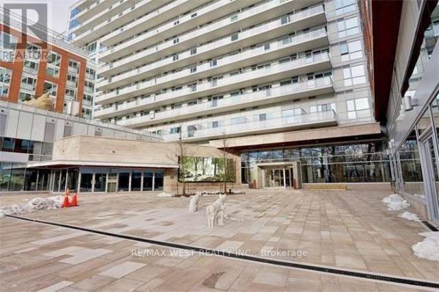 Photo du bâtiment - 1830 Bloor St W