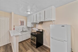 Building Photo - 4811 Oakland St