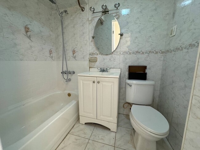 Foto del edificio - 654 E 188th St
