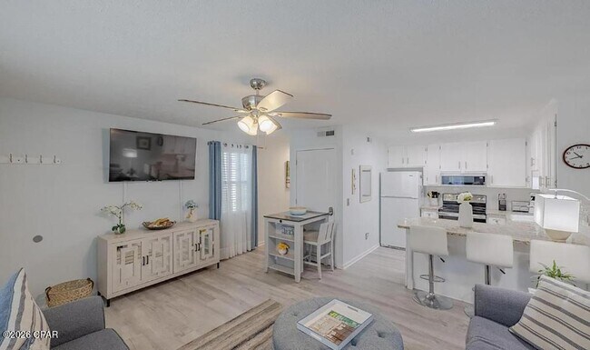 Building Photo - 17462 Front Beach Rd