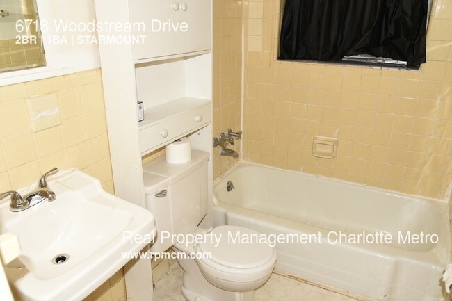 Foto del edificio - 6718 Woodstream Dr