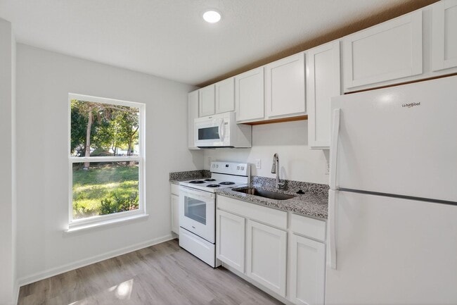 Building Photo - 1115 Ave F