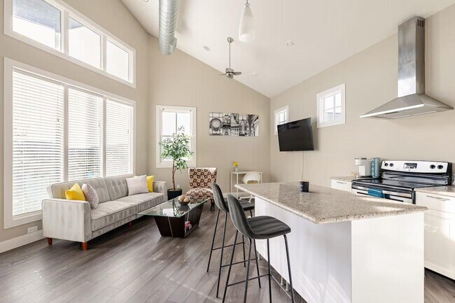 Building Photo - 805 The High Rd