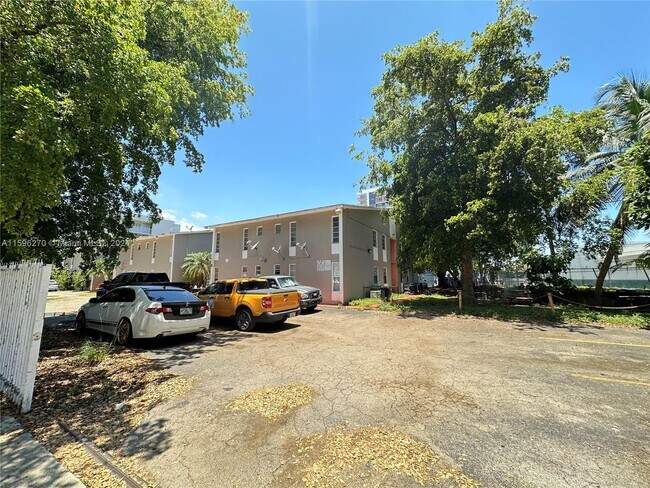 Foto del edificio - 1525 NW 19th Terrace