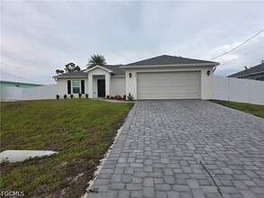 Building Photo - 408 NW 31st Pl