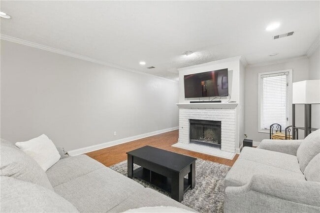 Building Photo - 13 Normandy Ct