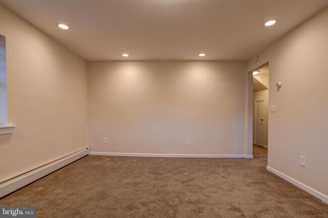 Building Photo - 125 Broomall St