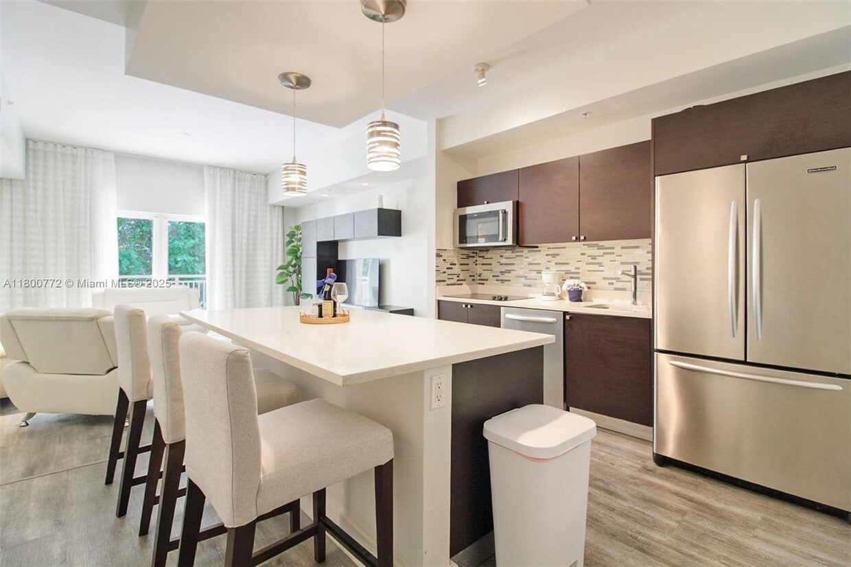 Foto principal - 5350 NW 87th Ave