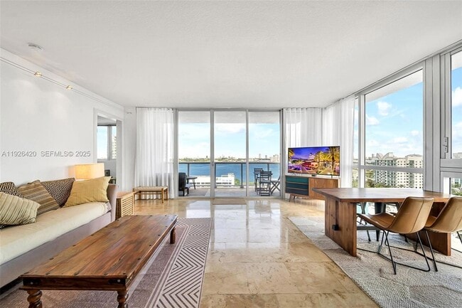 Foto del edificio - 7929 West Dr