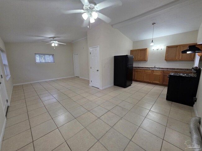 Building Photo - 604 N 70th Ave