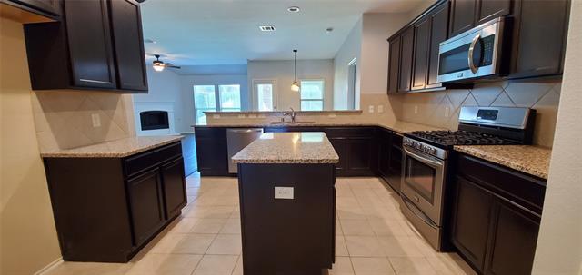 Foto del edificio - 929 Lake Woodland Dr