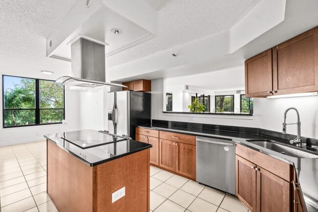 Building Photo - 7201 Promenade Dr