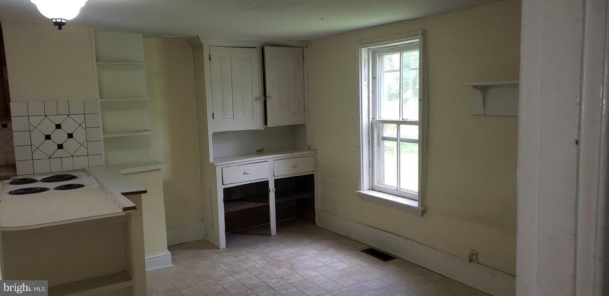 Primary Photo - 175 Limestone Rd