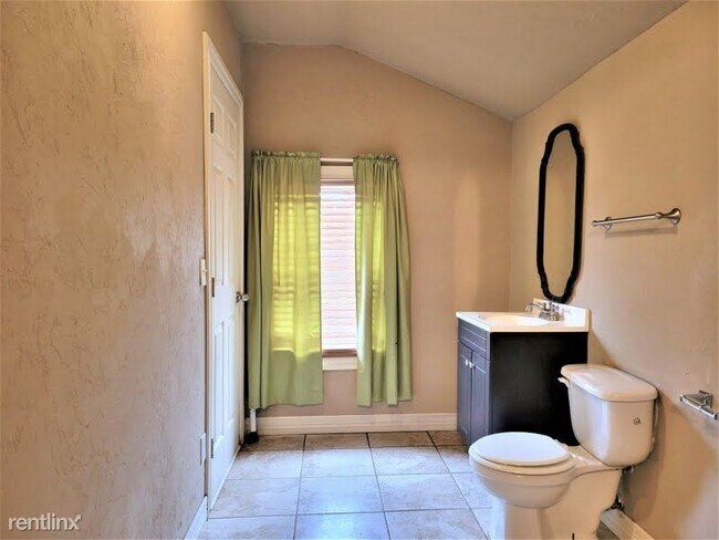 Foto del edificio - 2 br, 1.5 bath House - 400 S Sooner Rd