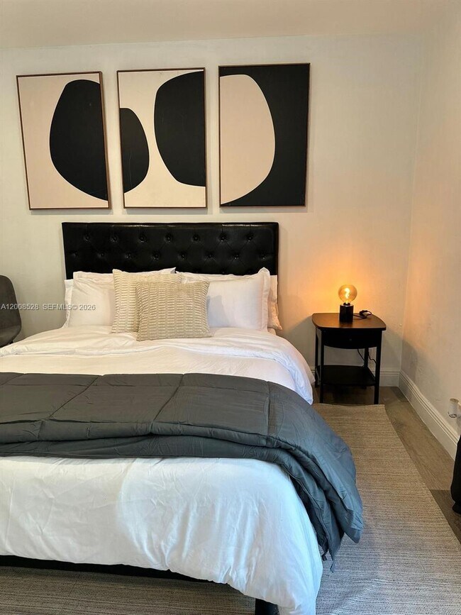 Foto del edificio - 501 NE 70th St