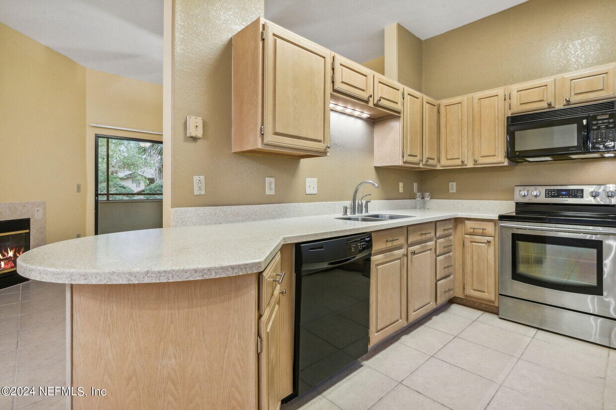 Primary Photo - 10150 Belle Rive Blvd