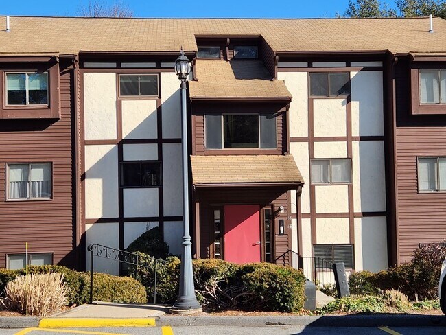 Foto del edificio - 65 Highwood Dr