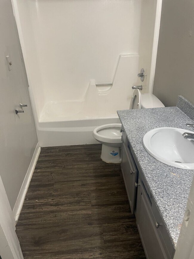 Foto del edificio - 2411 E 55th Pl