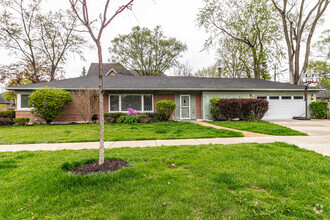 Building Photo - 901 Hunter Rd