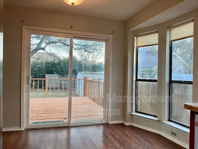 Building Photo - 1003 Thousand Oaks Blvd