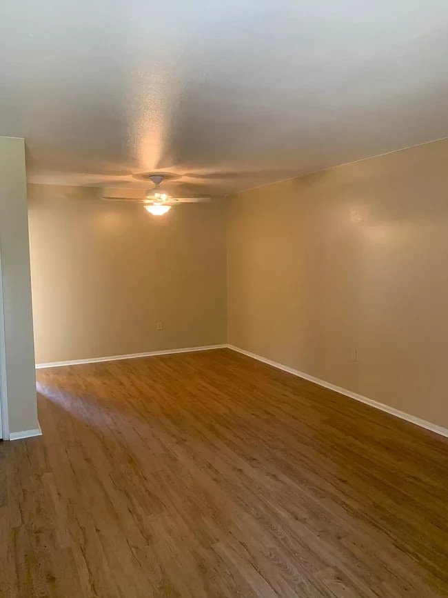 Building Photo - 10620 W Coggins Dr