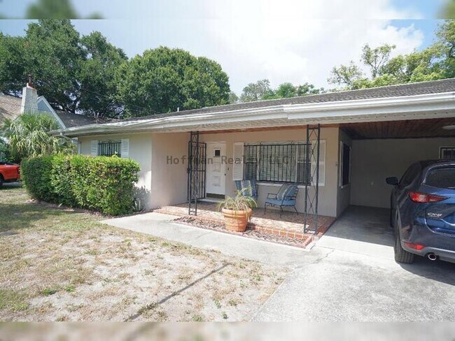 Building Photo - Central Tampa Gem Near UT- Modern Finishes & Prime Location