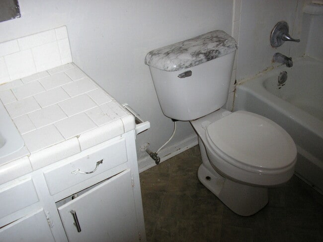 Building Photo - 1140 Crewdson Dr