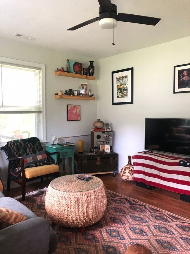 Foto del edificio - 2/1, Charming home with Flexible move-in