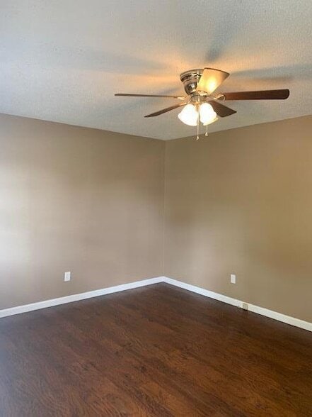 Foto del edificio - 4995 Gold Pointe Dr