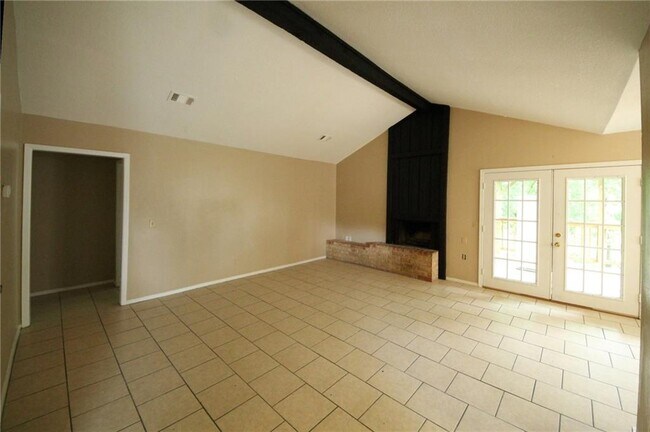 Building Photo - 427 Lake Creek Cir