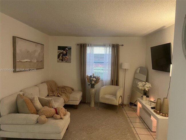 Foto del edificio - 526 NW 114th Ave