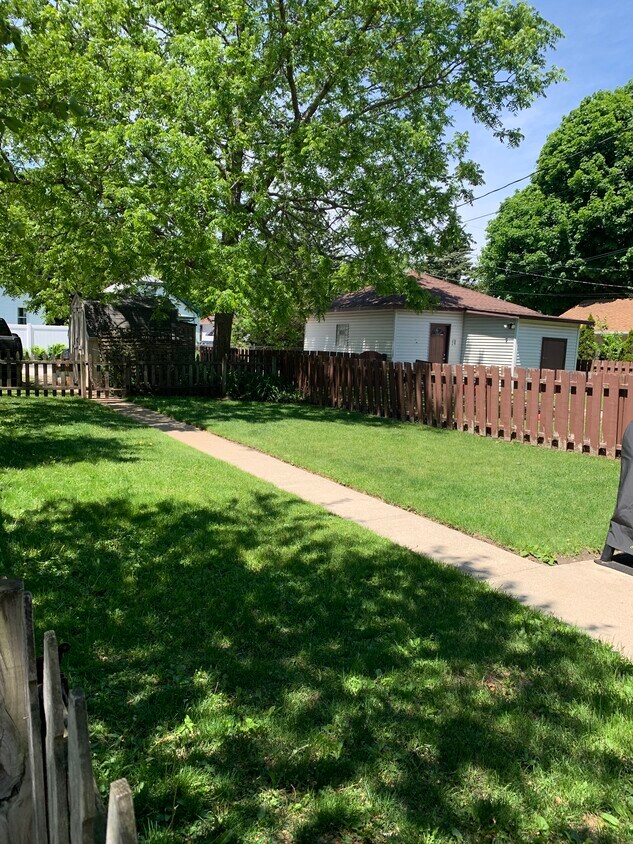 Primary Photo - 1122 Blaine Ave