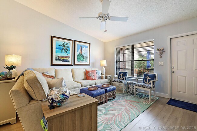Foto del edificio - 8071 SE Villa Cir