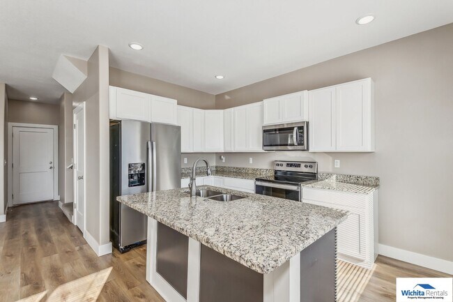 Foto del edificio - Newer 4 bedroom, 2.5 bath duplex NE Wichita