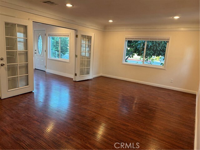 Foto del edificio - 721 E La Habra Blvd