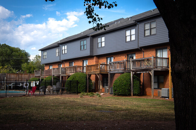 Building Photo - 550 Dearing St