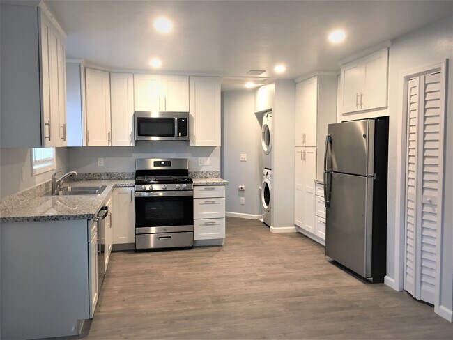 Granite Countertop - 3248 Fitzgerald Cir