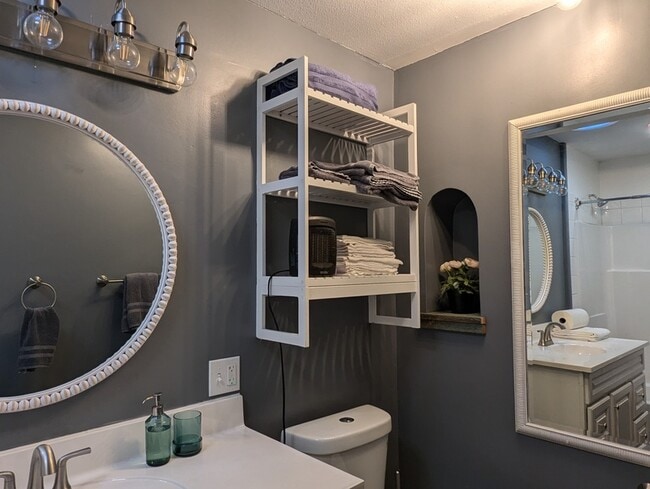 Building Photo - 19105 NE 112th Ave