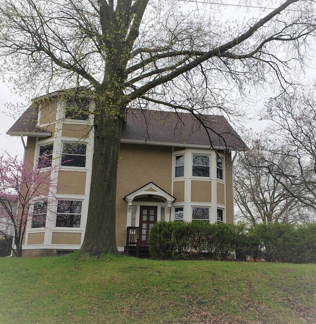 636 21st St, Bettendorf, IA 52722 House Rental in Bettendorf, IA