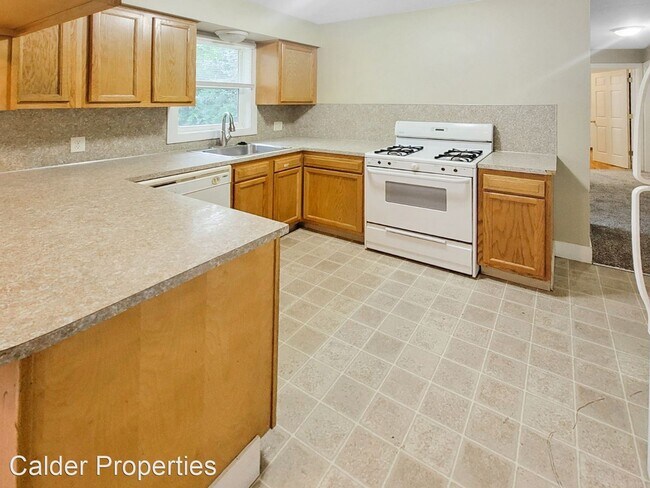 Building Photo - 3 br, 1 bath House - 120 Lurie St SE